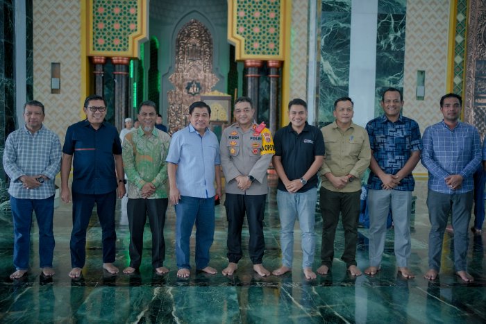 Sekjen Kemendagri Suhajar Diantoro Kunjungi Masjid Giok Nagan Raya